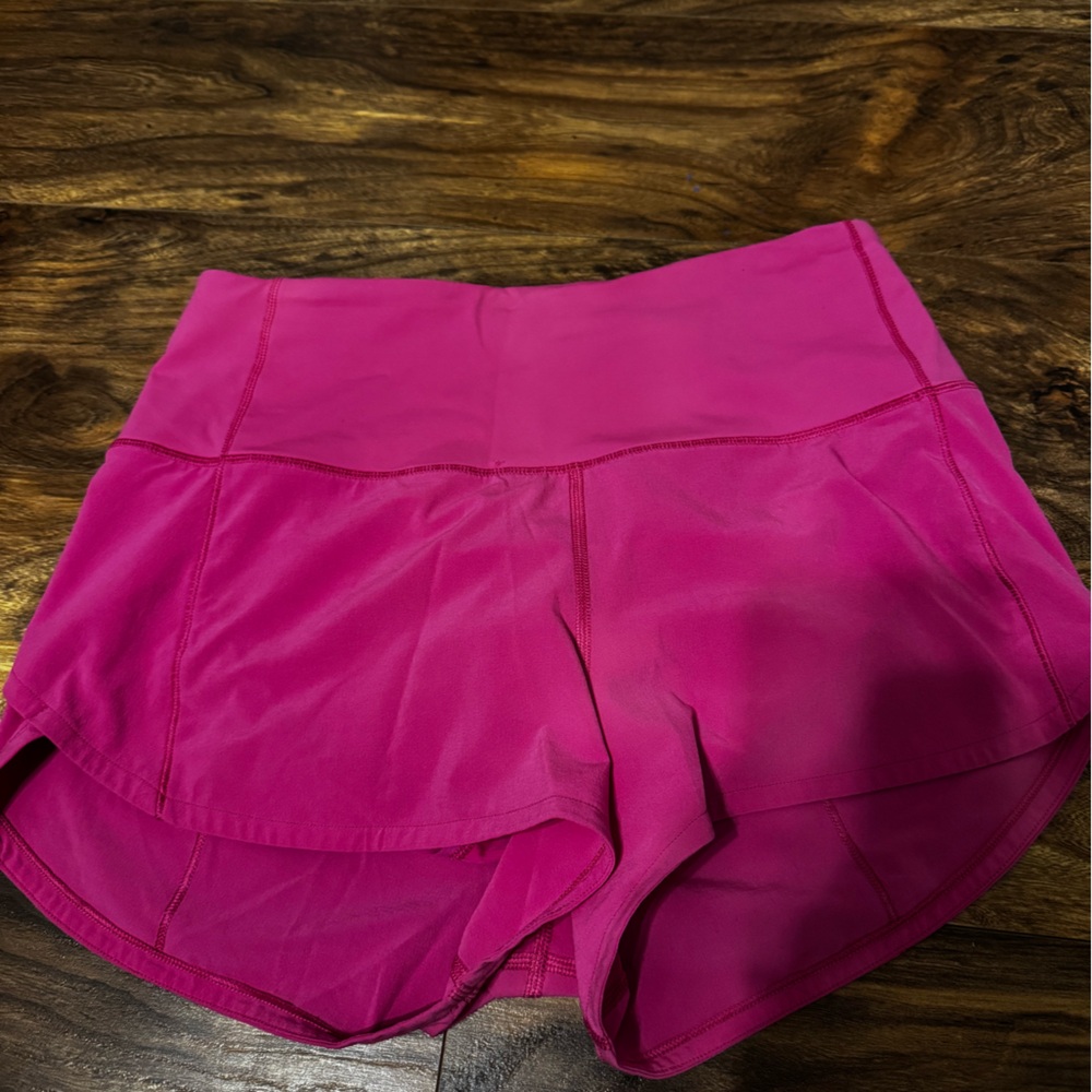 size 4
high rise lululemon shorts 2.5 inches